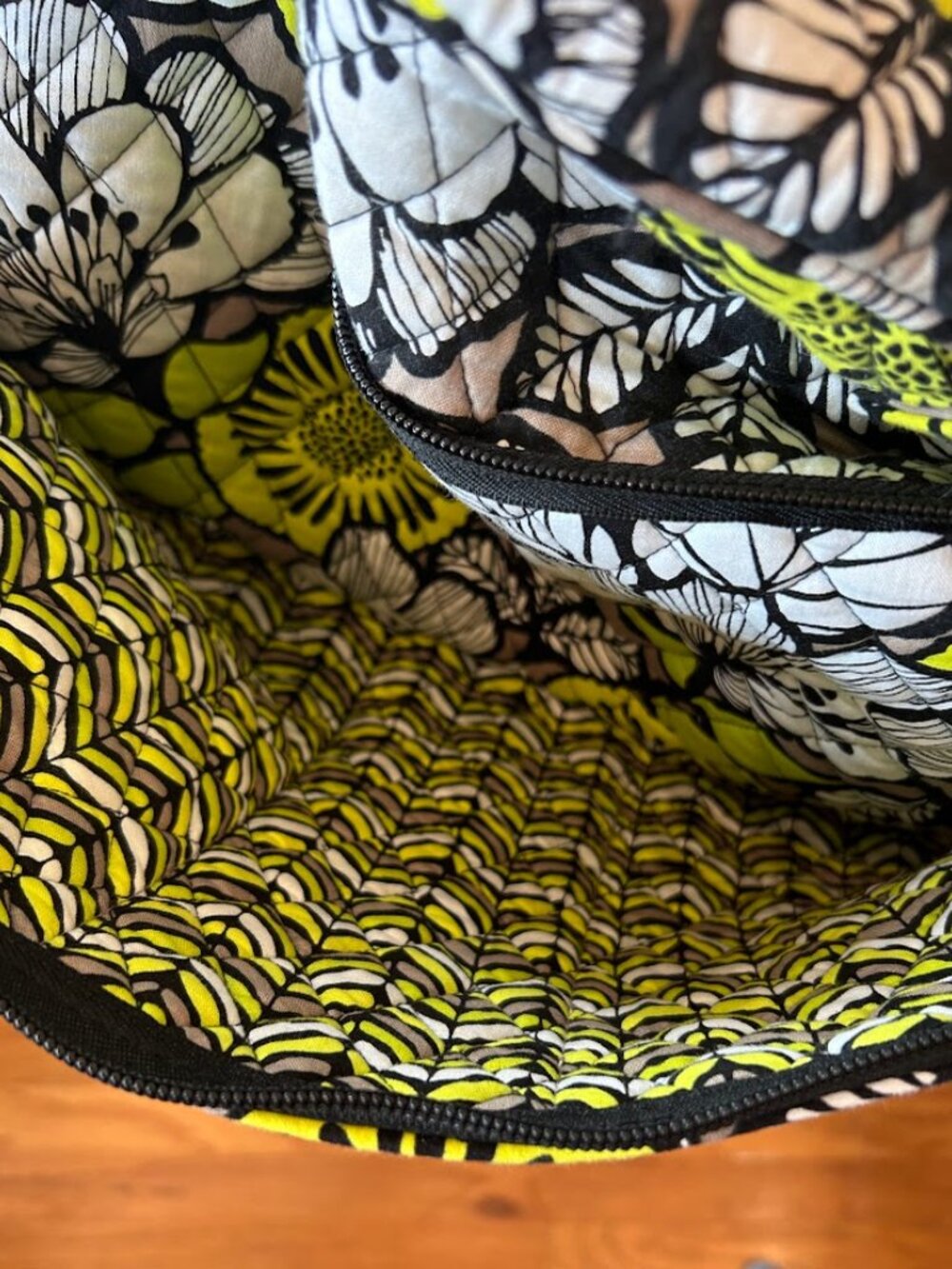 🌟 Vera Bradley 2-Pc Green/White Floral Travel Set • Duffle & Crossbody - Picture 9 of 12